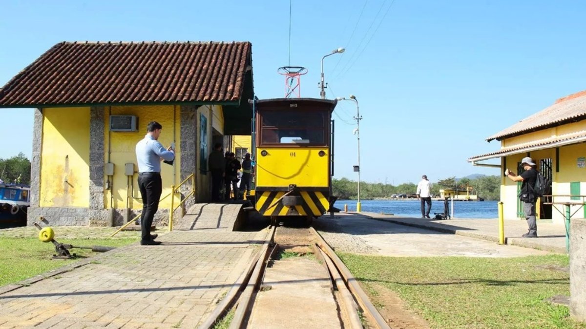 Company requests suspension of maintenance auction at the Port of Santos after declassification