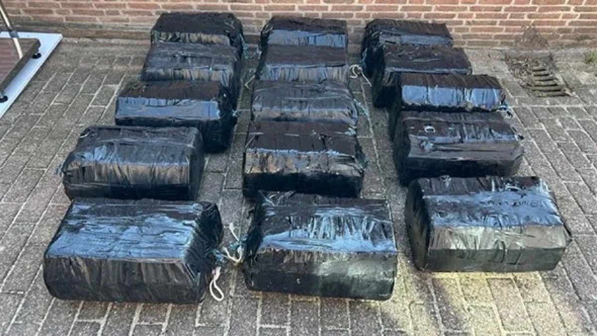 Dutch authorities foil drug-smuggling attempt in North Sea