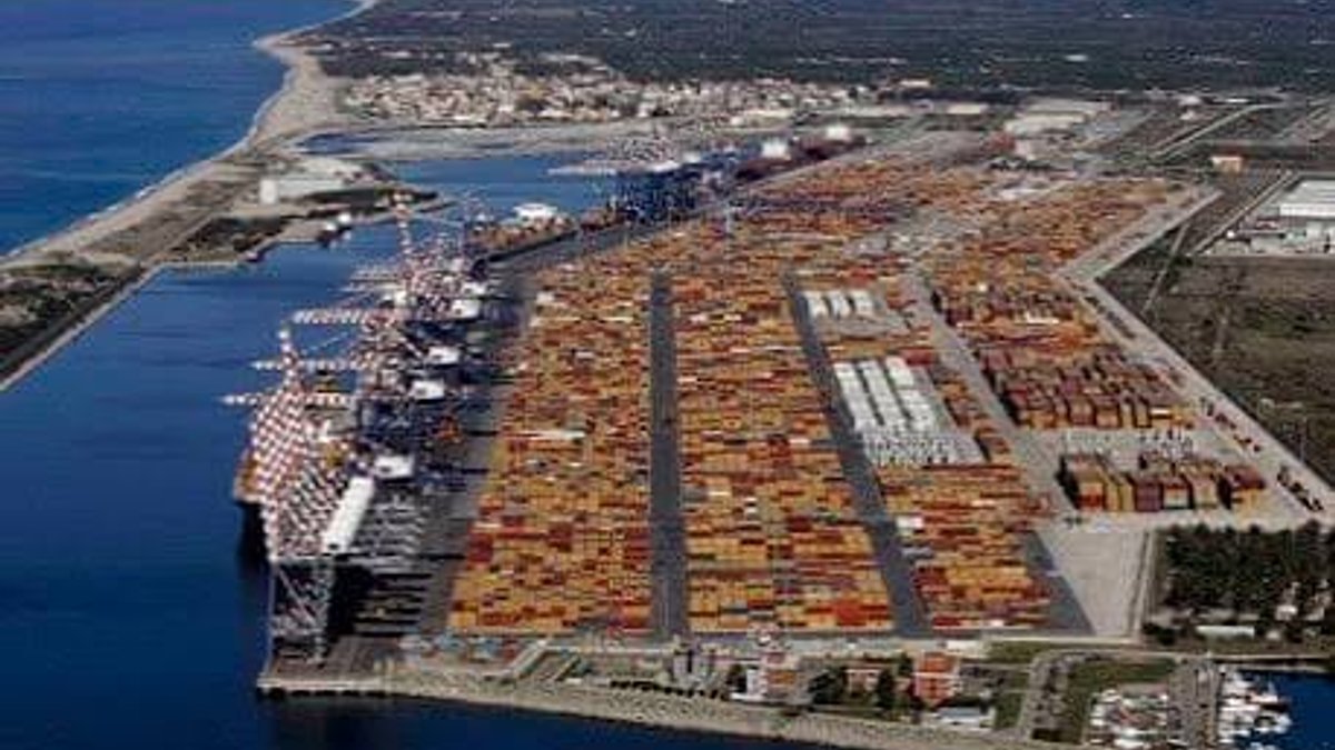European Commission launches strategies for ports and maritime industry.