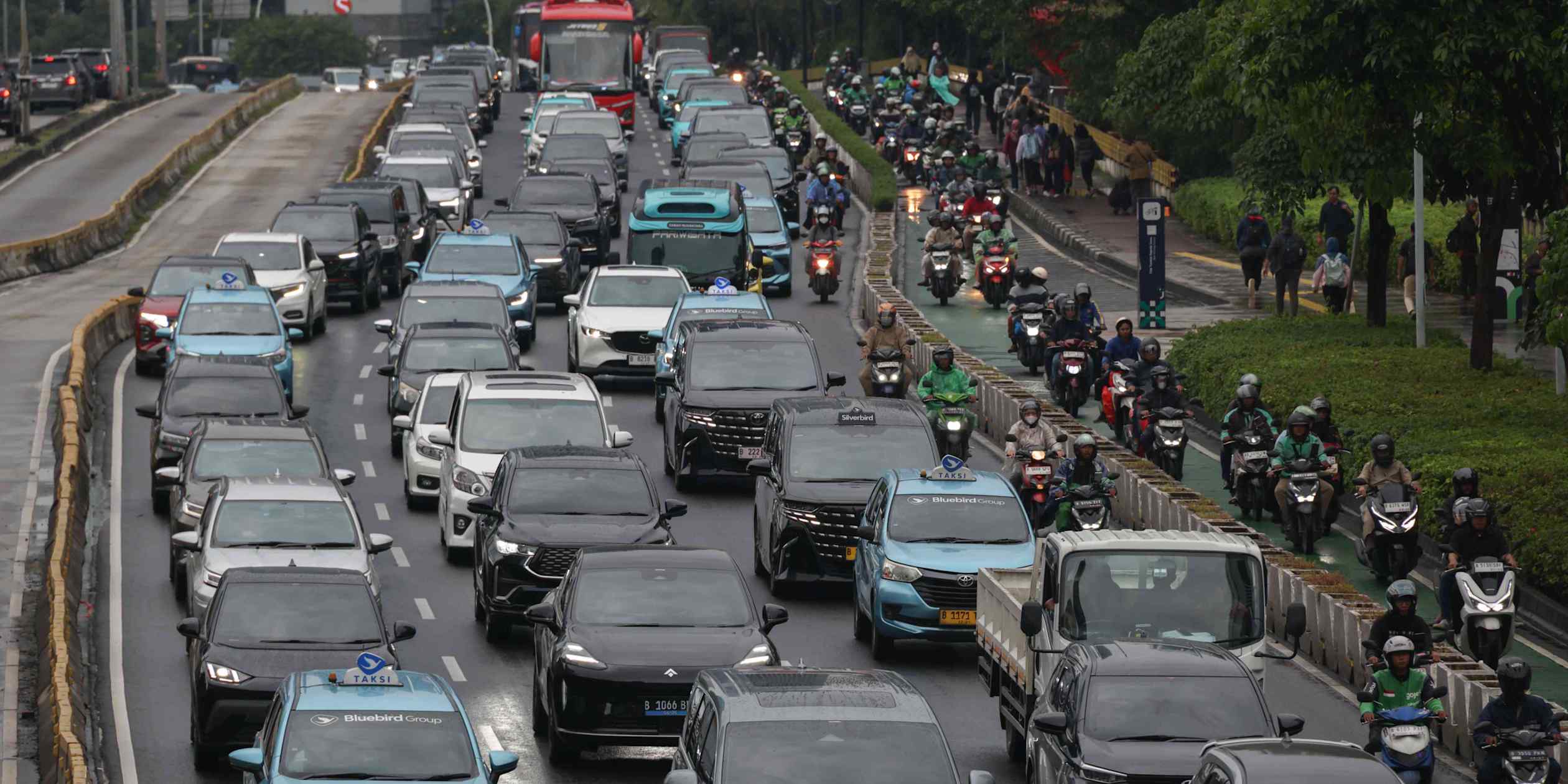 Indonesia prepares COVID-era rule with deficit likely to breach 3% ceiling