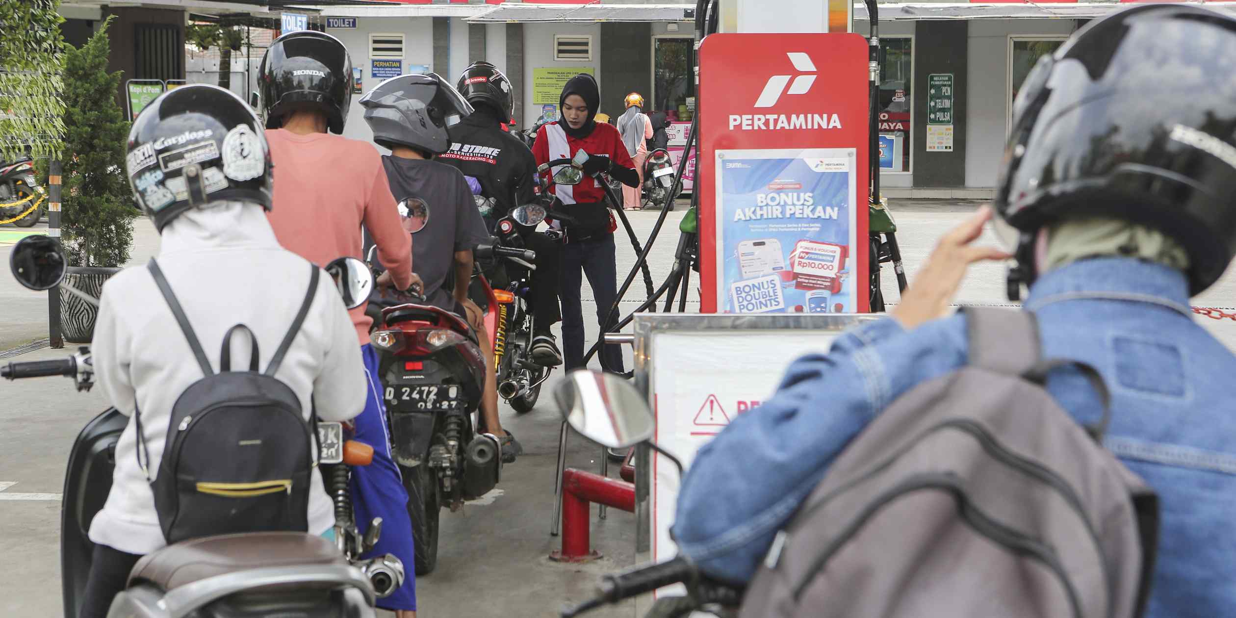 Indonesia to ration subsidized fuel to mitigate energy crisis impact
