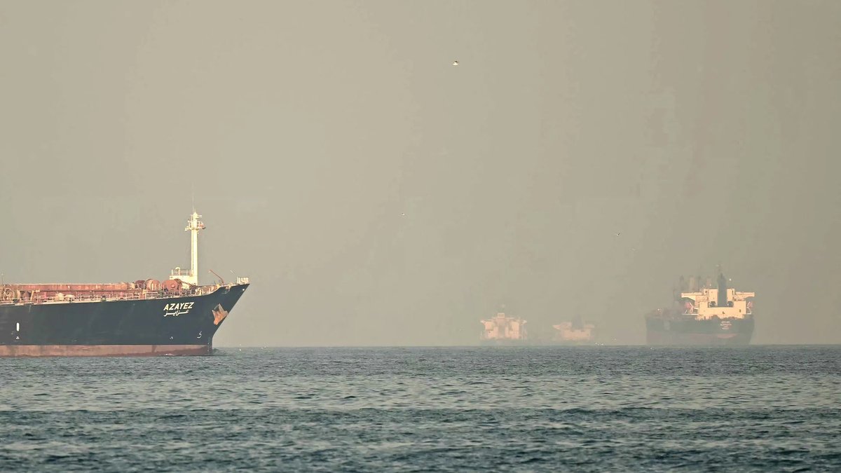Iran conditions passage in Hormuz to the expulsion of US and Israeli ambassadors.