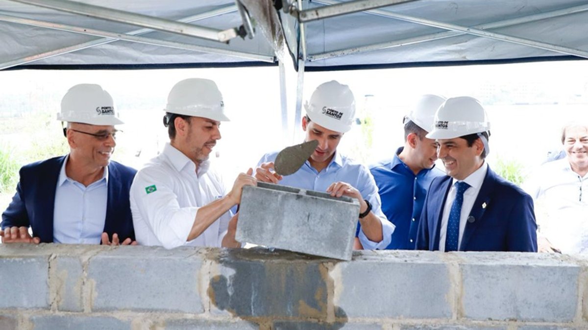 Minister Silvio Costa Filho participates in the signing of an agreement for the project of the new Federal Police headquarters in the Port of Santos