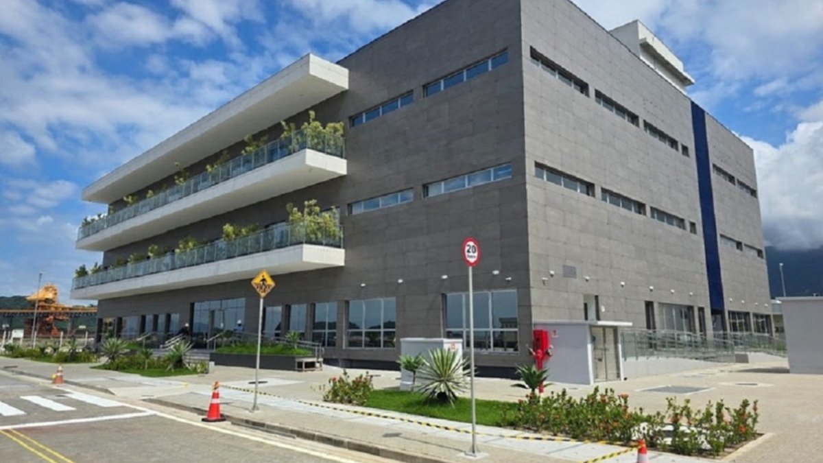 Odebrecht hands over training center and supply system at the complex in Itaguaí to the Navy