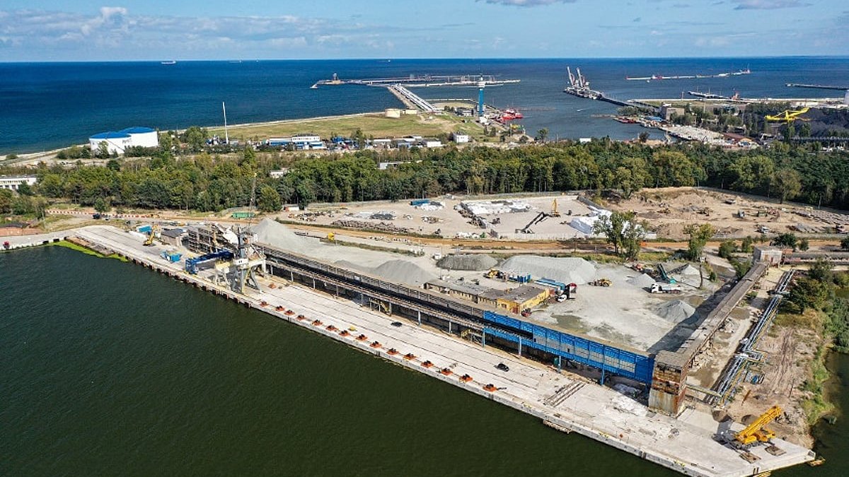 Poland seeks offers for new LNG terminal to decide on second vessel