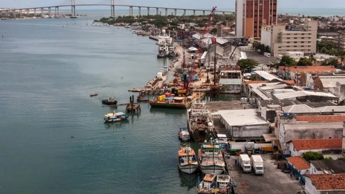 Port workers indicate strike after impasse with management