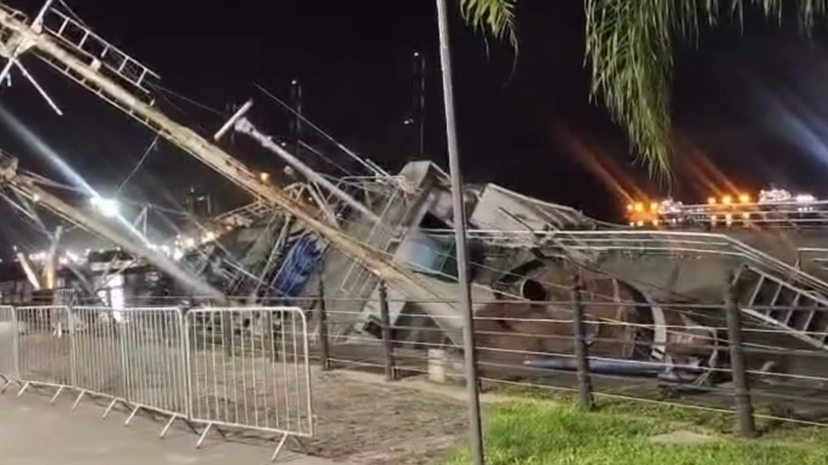 Research ship Professor Besnard lists and reaches pier in the Port of Santos