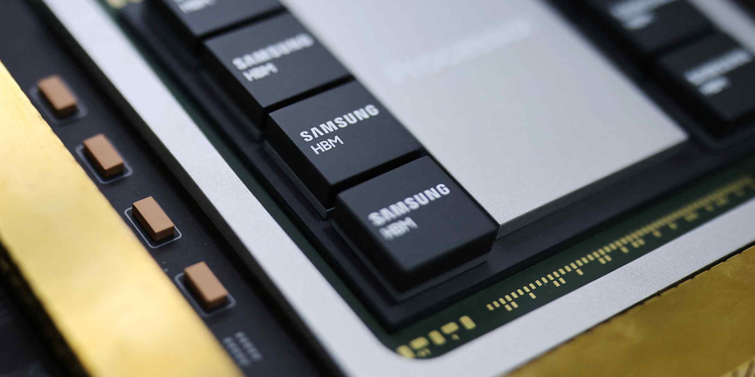 Samsung looks to lock in longer-term memory chip contracts as prices soar