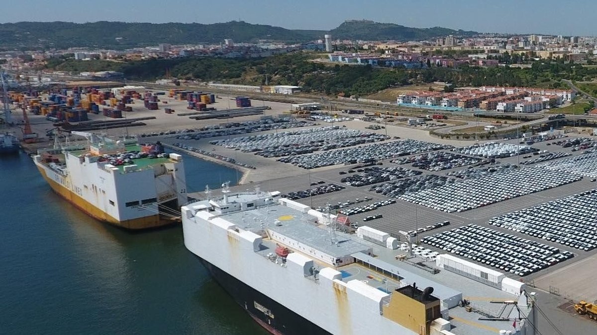 Setúbal reinforces its position in automotive logistics with a new daily record at the Ro-Ro terminal.