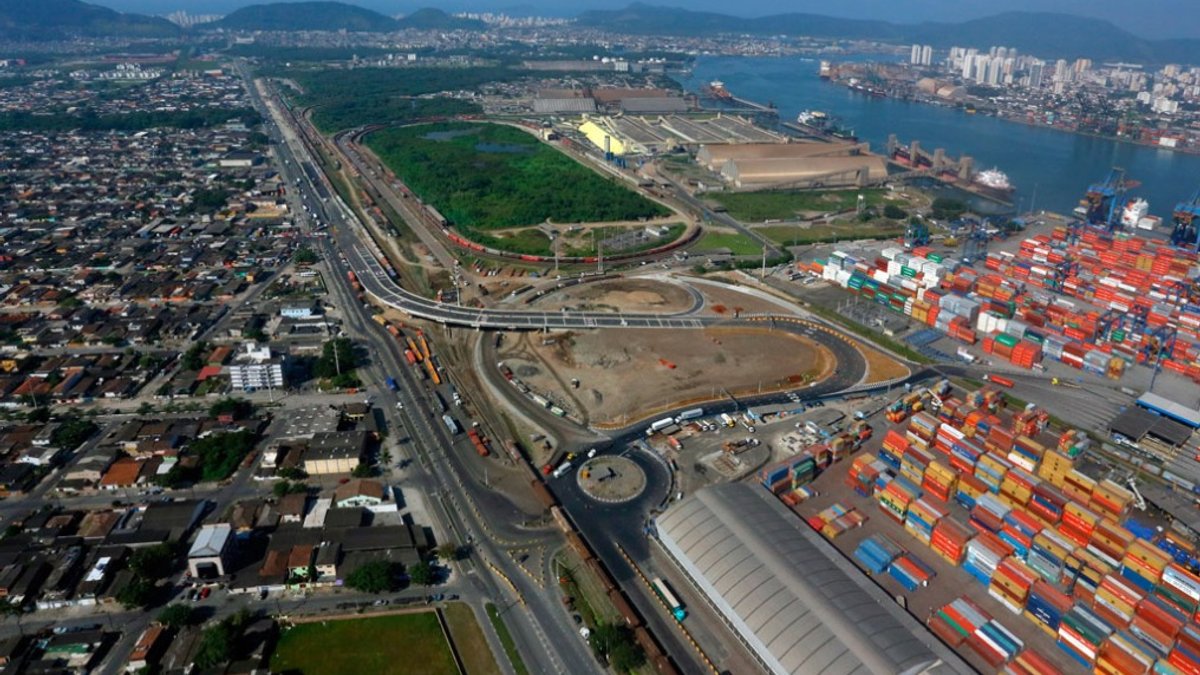 Split in the port sector: unions refuse strike and support institutional debate