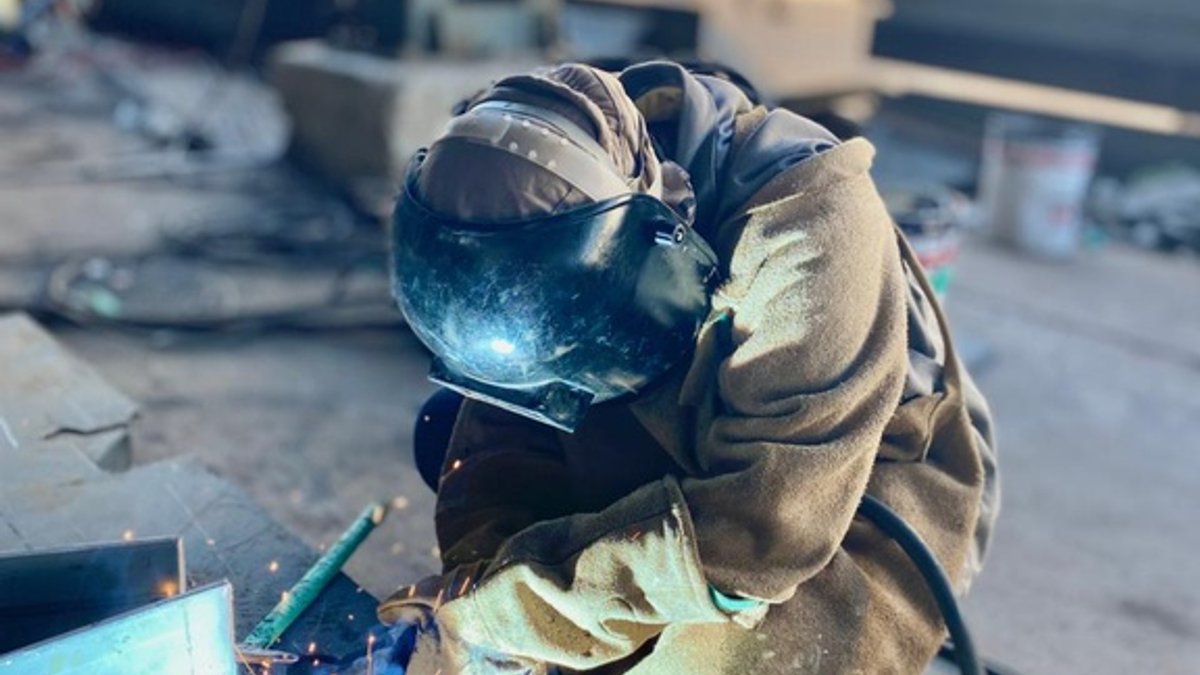 Training courses open the way for women in shipbuilding in Amazonas