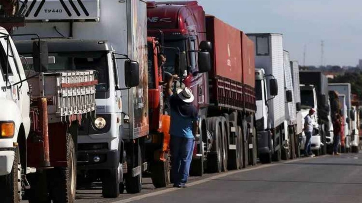 Truck drivers announce strike at the Port of Santos against yard fees