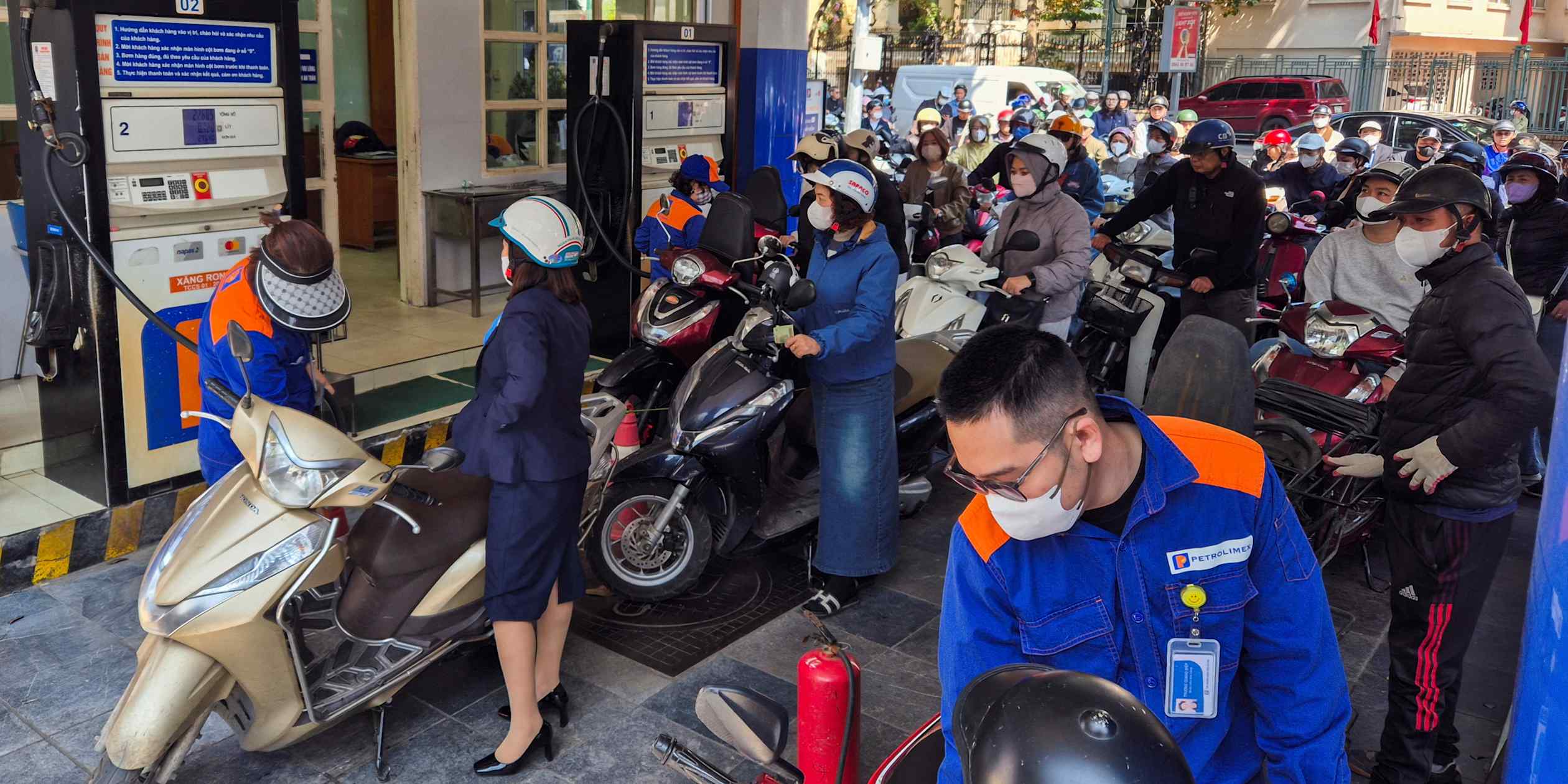 Vietnam calls for biggest move to remote work since COVID to save energy