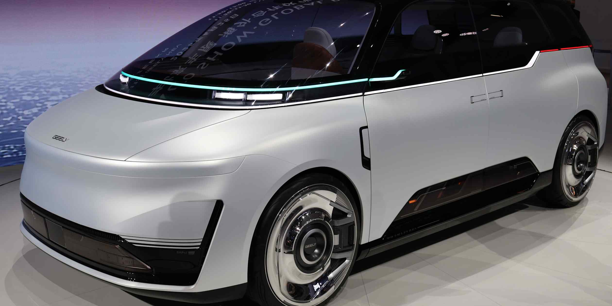 Chinese carmakers take on Tesla in race for robotaxi supremacy