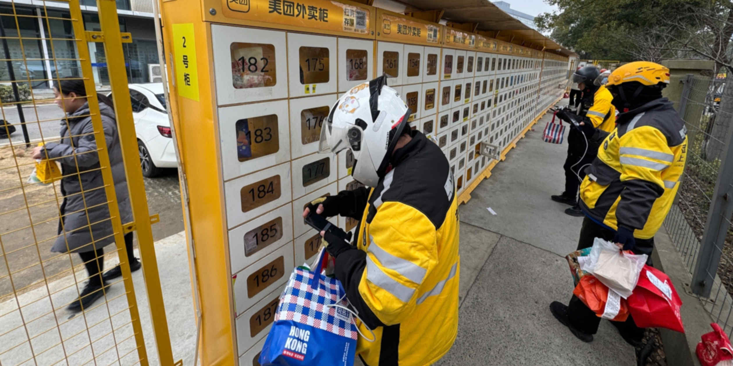 Instant delivery is changing how Chinese shop