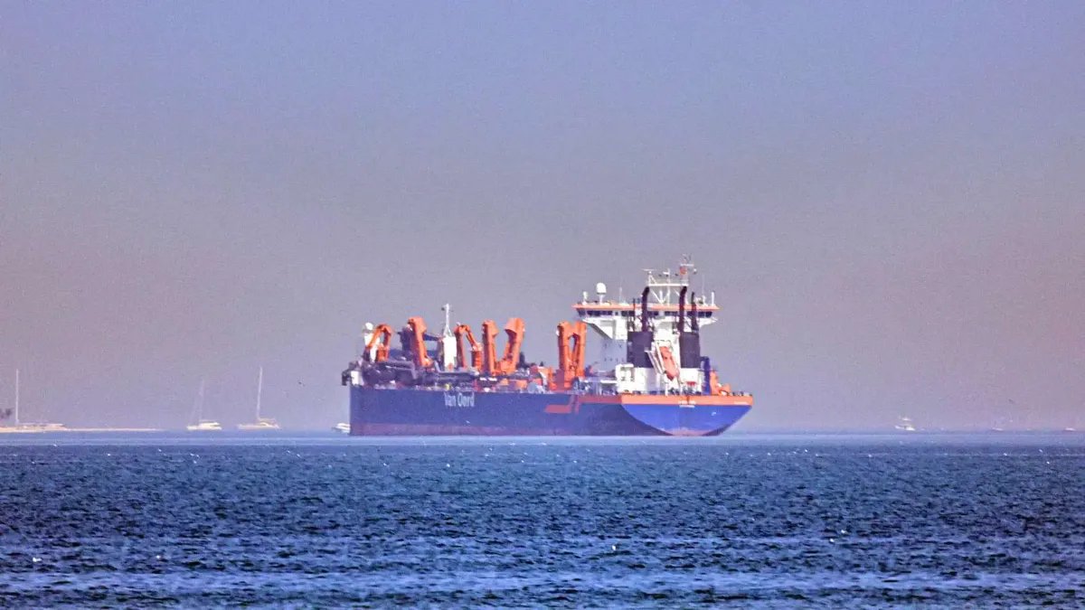 Iran announces full reopening of Strait of Hormuz during ceasefire