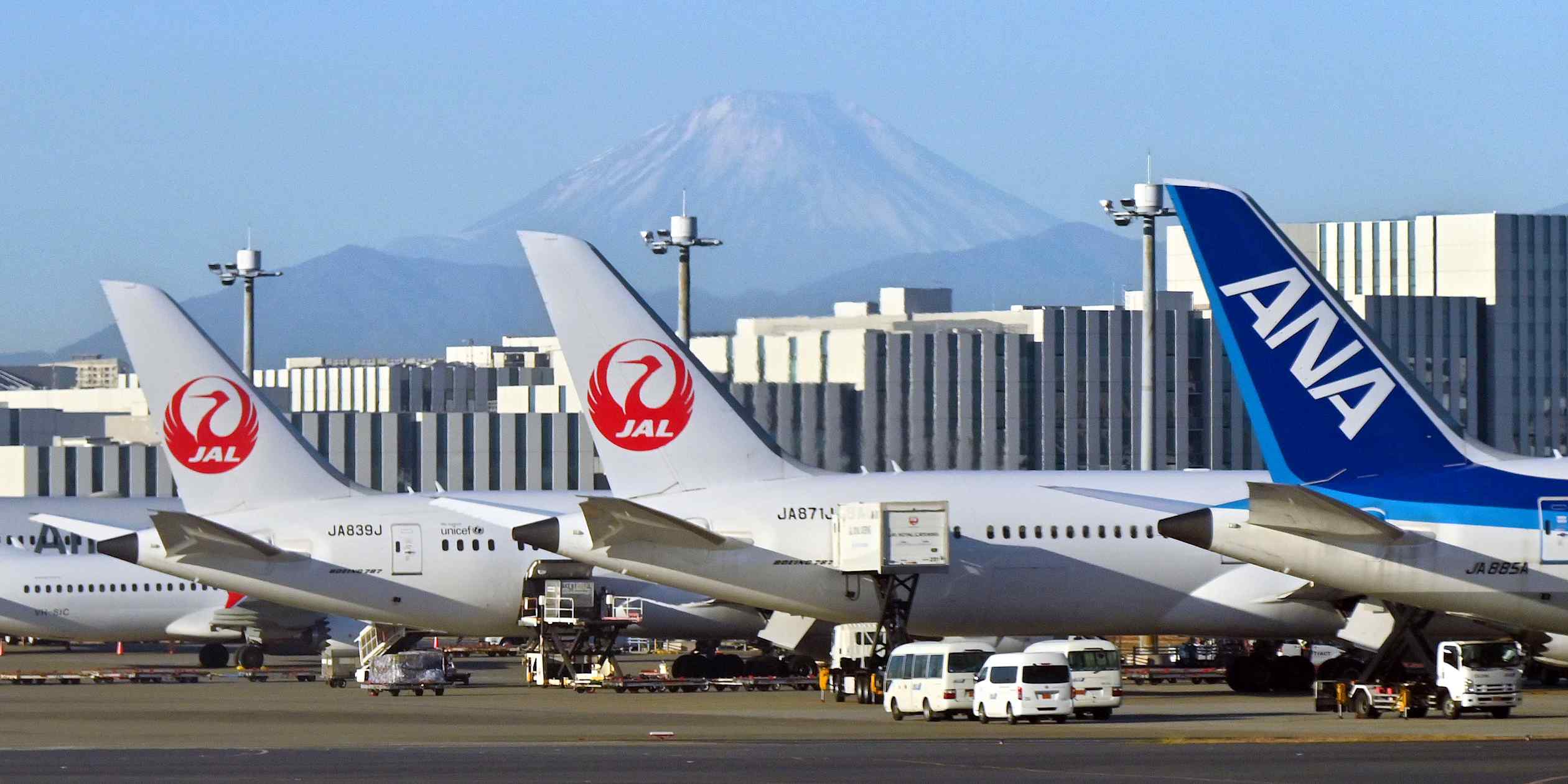 Japanese airlines see decrease in net profit for FY26 with fuel hikes