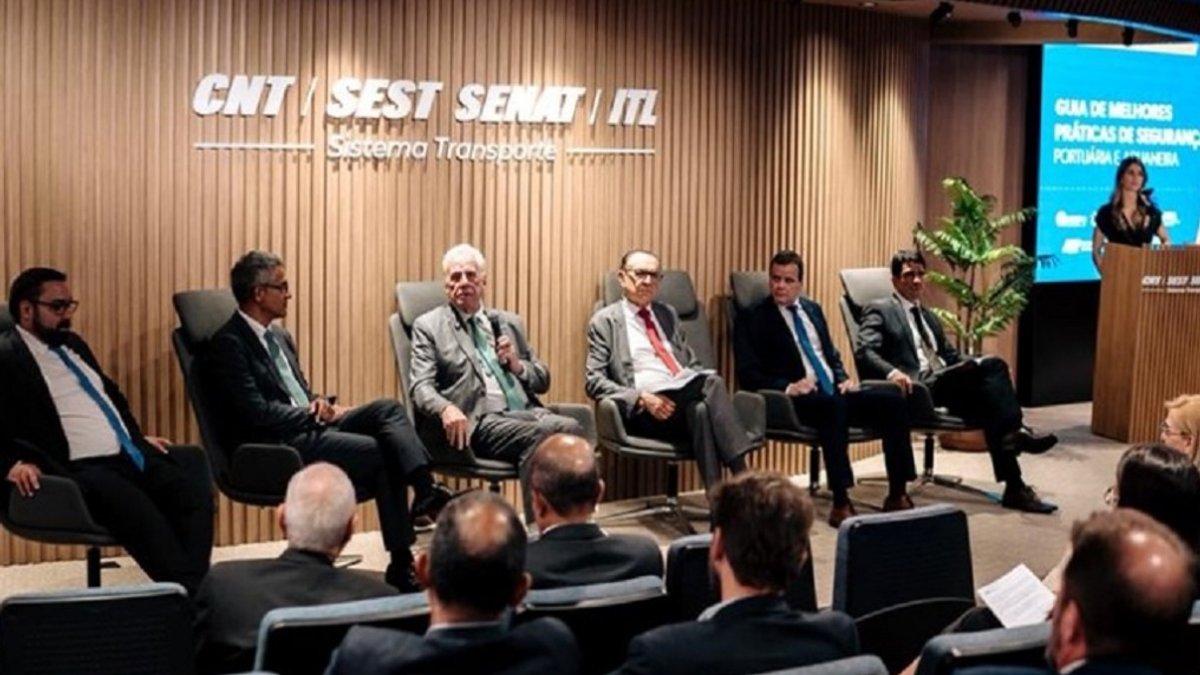Port sector launches manual with strategies against crimes and global threats