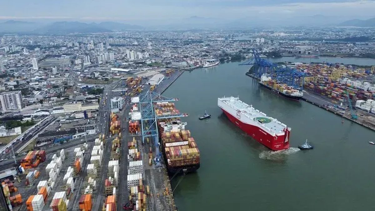 Access channel to ports in Santa Catarina decreases depth due to lack of dredging