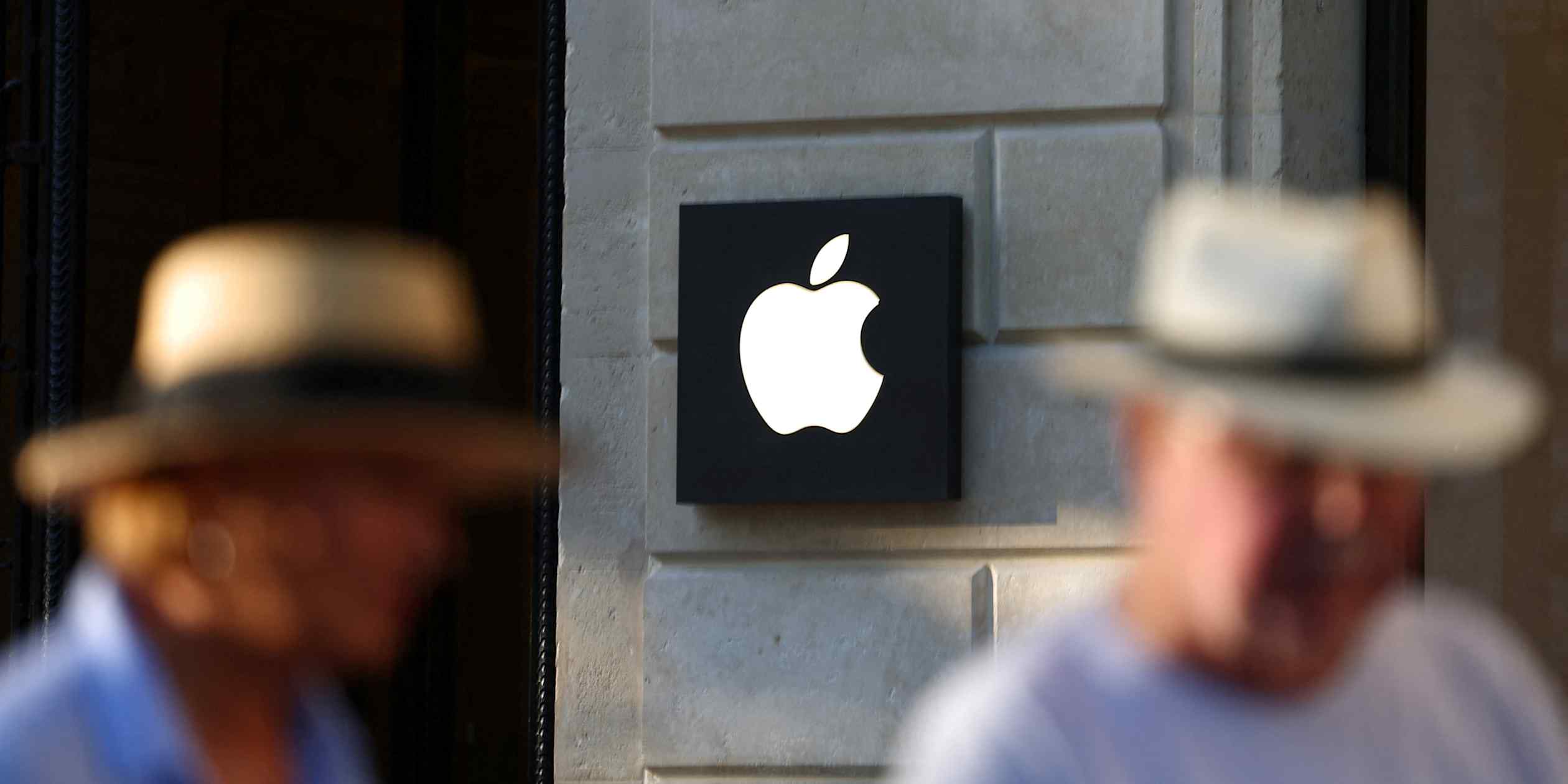 Apple expects ‘significantly higher’ memory chip cost in upcoming quarters