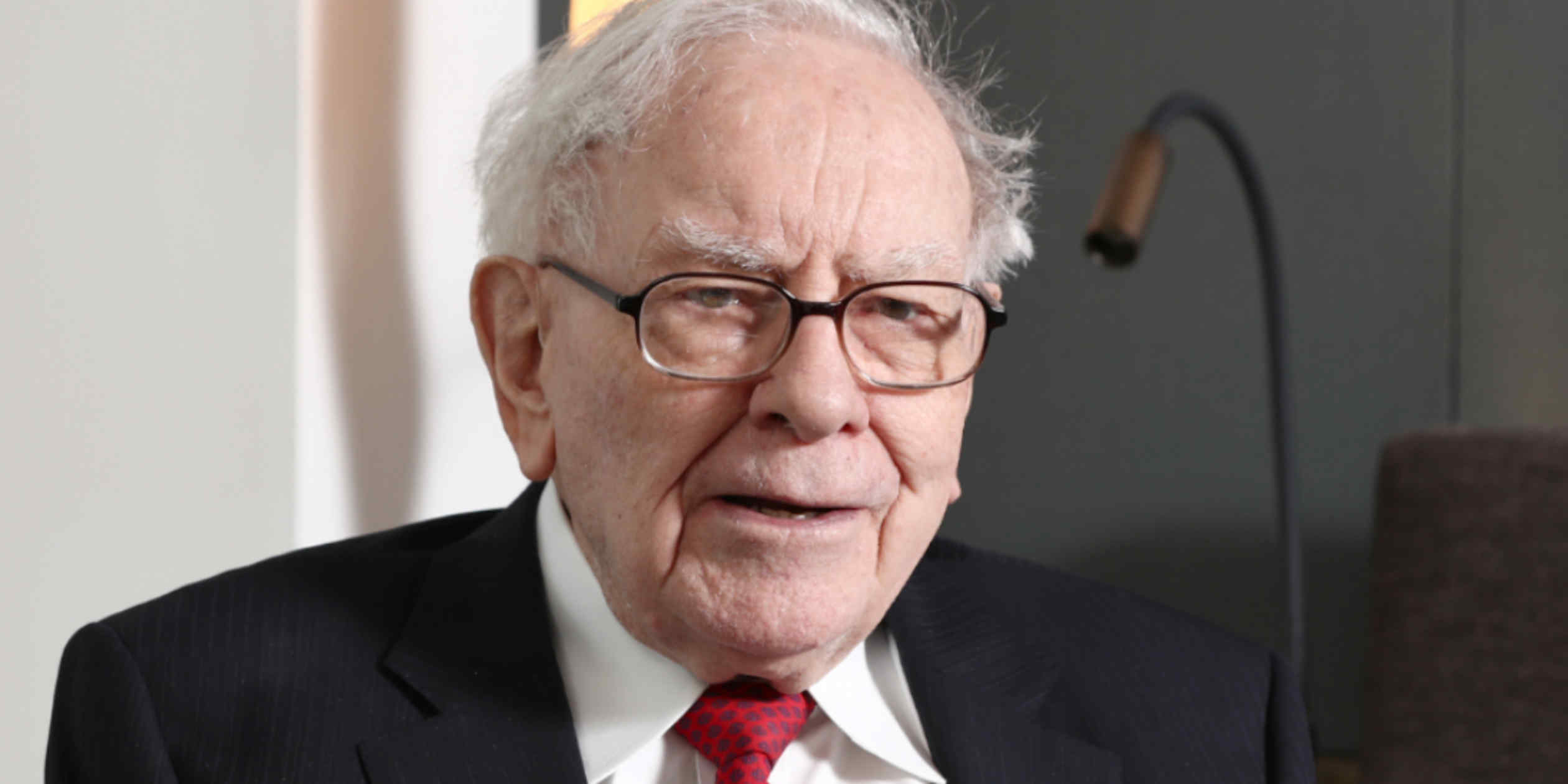 Berkshire increases stake in two Japanese trading houses above 10%