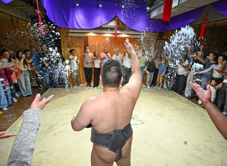 Foreign tourists get a grip on sumo beyond ringside