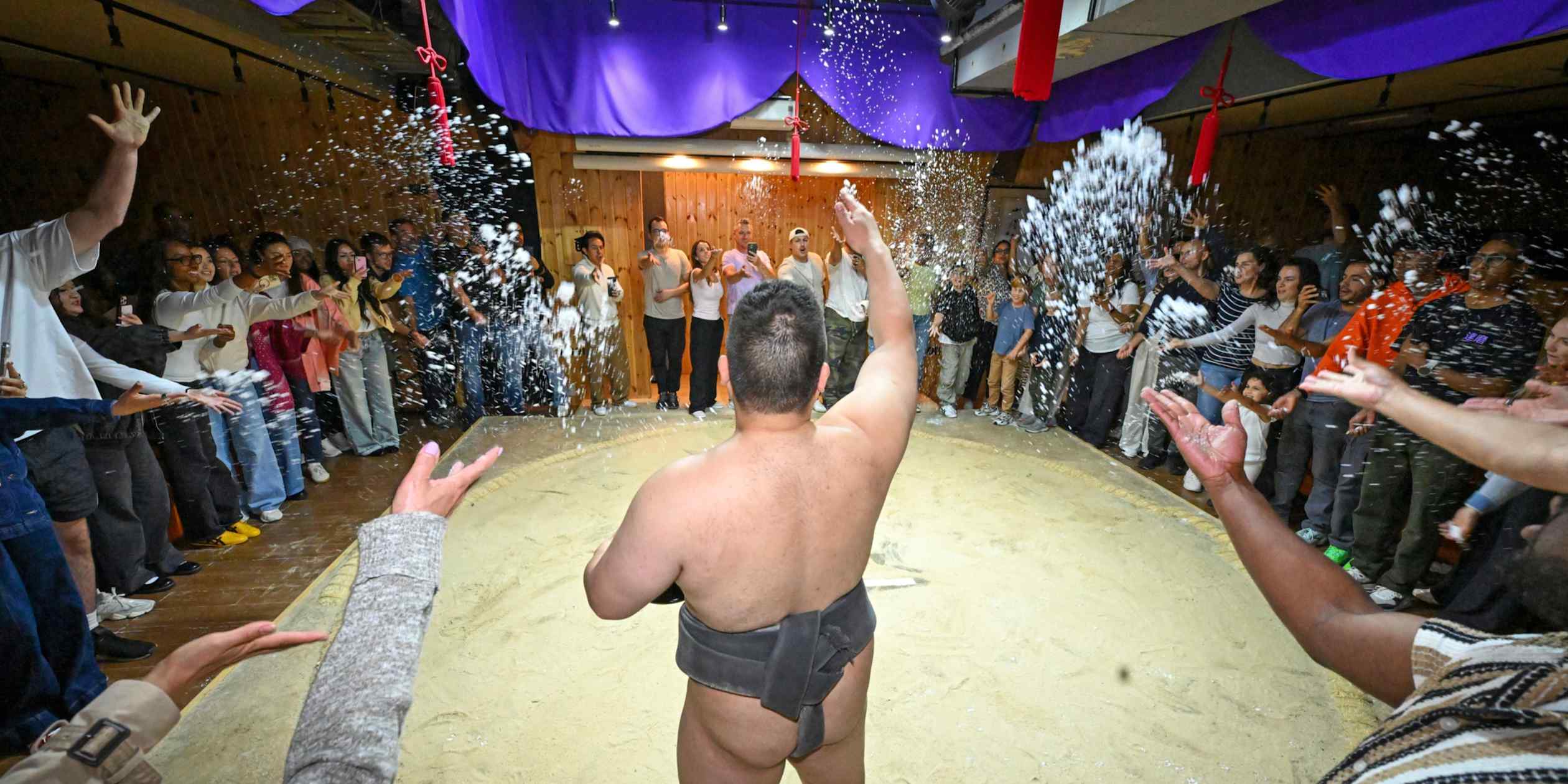 Foreign tourists get a grip on sumo beyond ringside