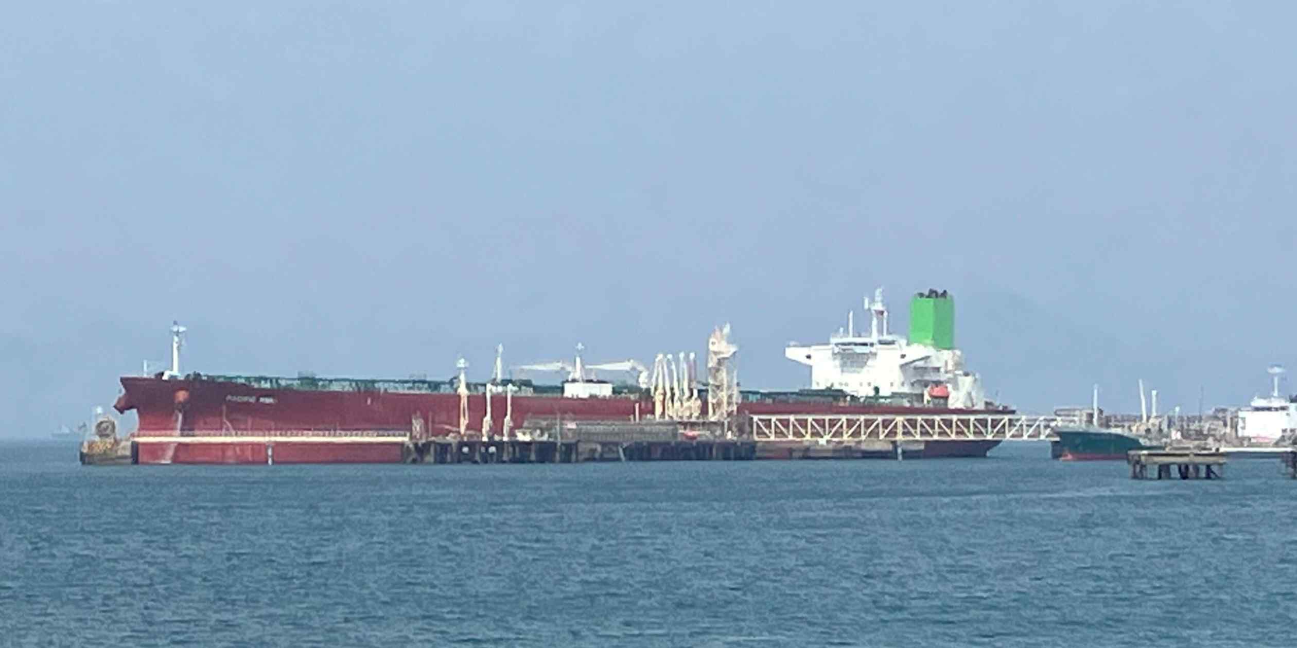 Japan oil wholesalers use ship-to-ship transfers to receive Middle East crude