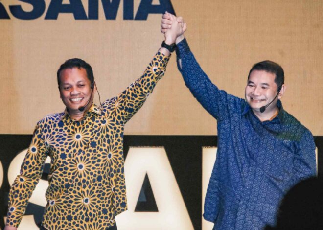 Two Malaysian ex-ministers quit ruling party, posing challenge to Anwar