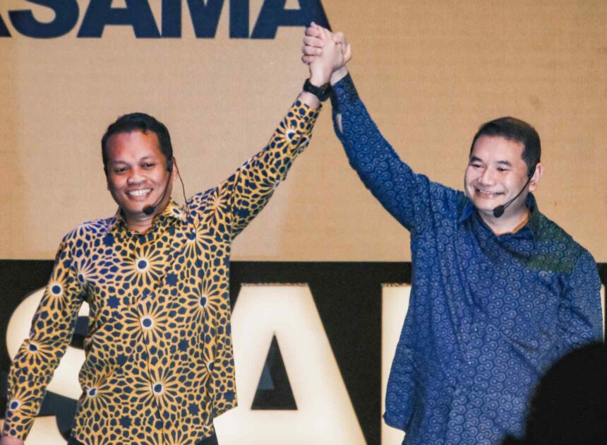 Two Malaysian ex-ministers quit ruling party, posing challenge to Anwar