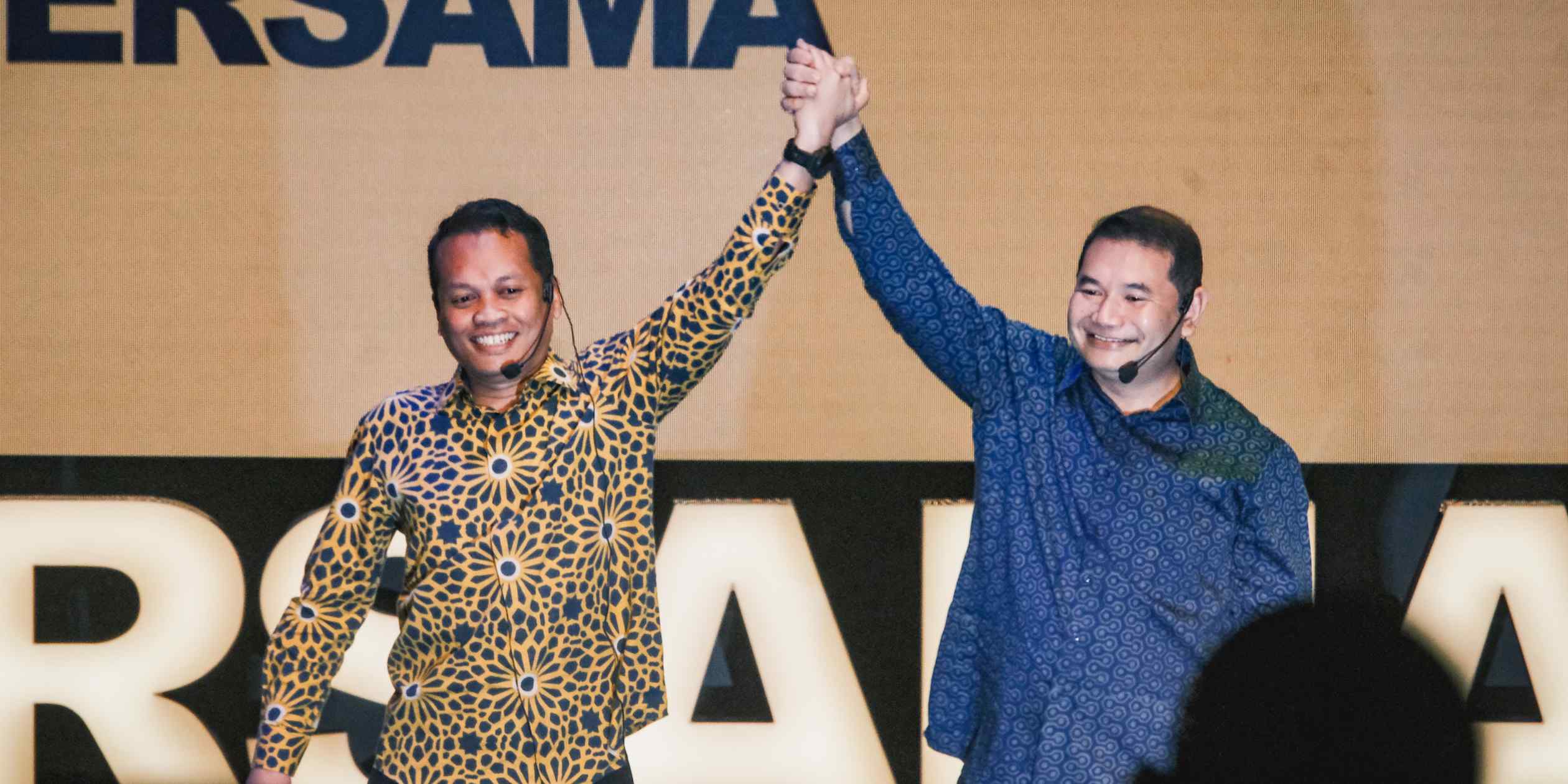 Two Malaysian ex-ministers quit ruling party, posing challenge to Anwar
