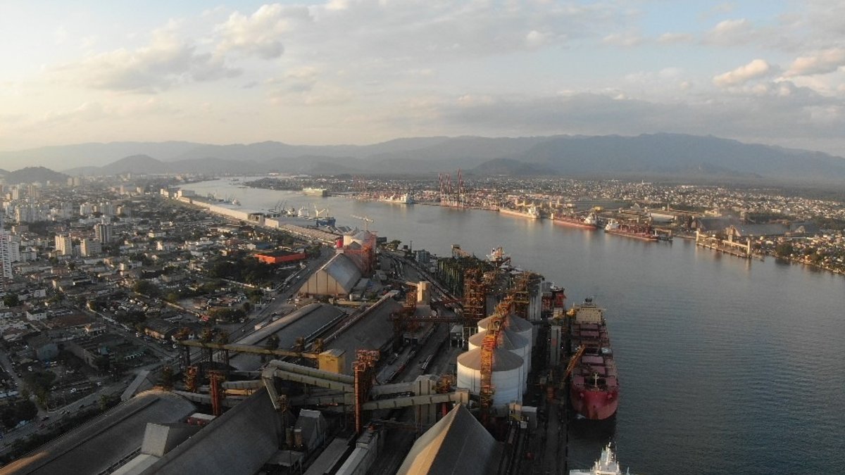 APS contracts tender to deepen Port of Santos to 16 meters