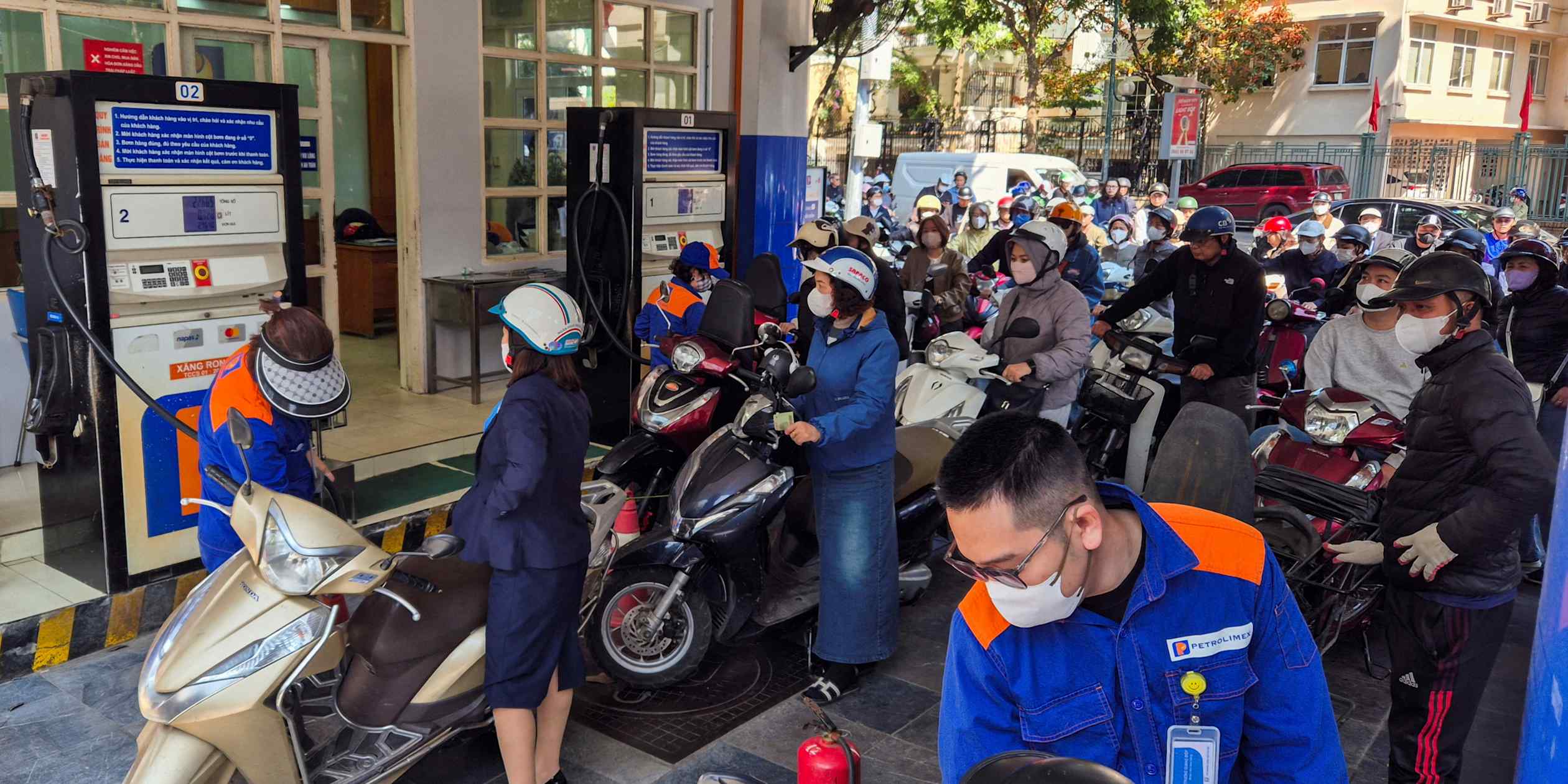 Vietnam inflation rises to 2020 high; trade deficit widens on fuel costs