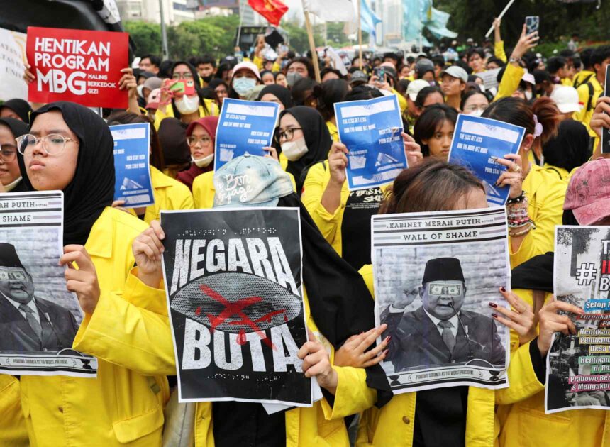 "Indonesia Bankrupt" rallies demand fiscal reform, end to flagship programs