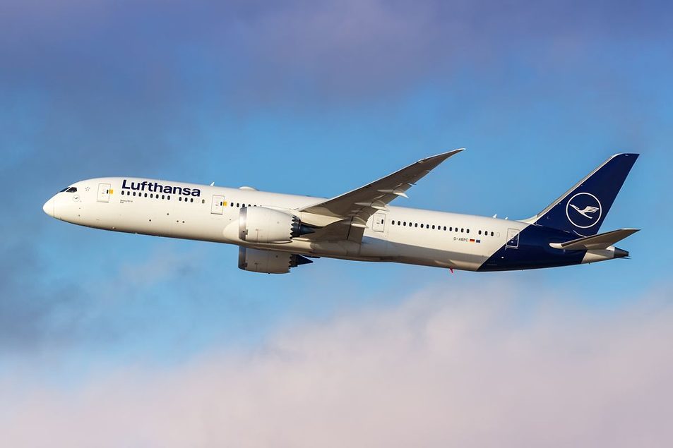 787-9 Dreamliner’s Nose Collapses on Runway 787-9 Dreamliner’s Nose Collapses on Runway