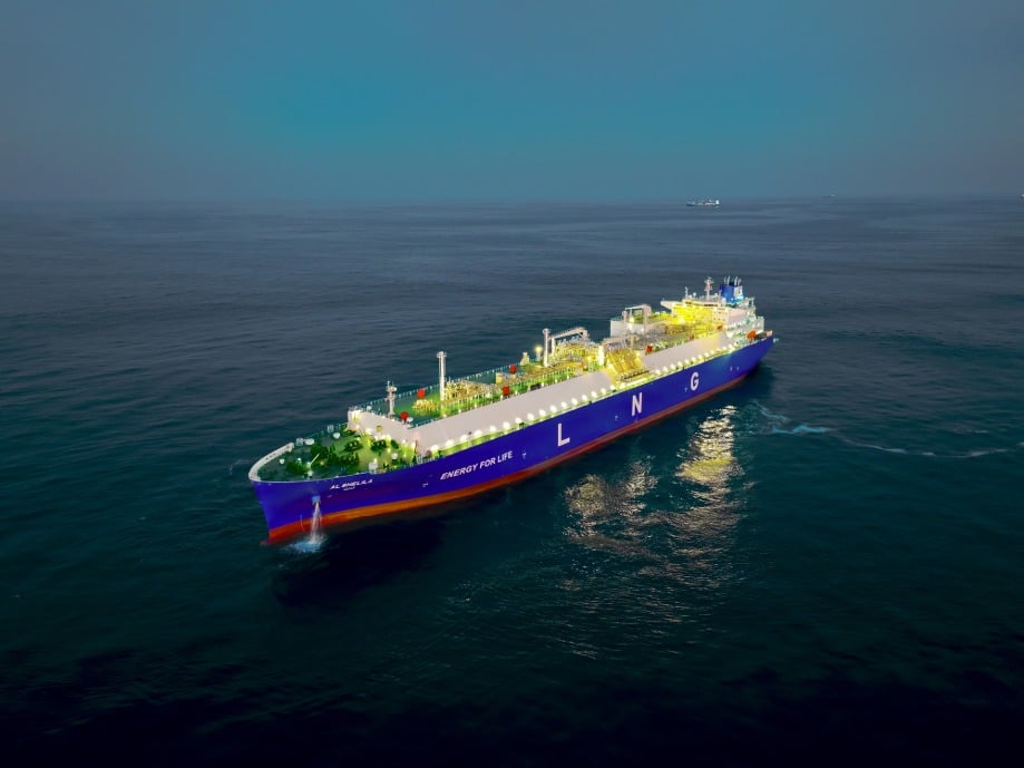 ADNOC sets up global LNG marketing and trading platform LNG vessel at sea