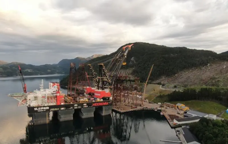 AF Gruppen, Heerema Get North Sea Decom Job
