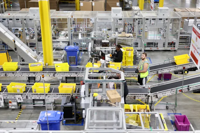 Amazon preps robotics-equipped sorting warehouse in Texas Amazon preps robotics-equipped sorting warehouse in Texas