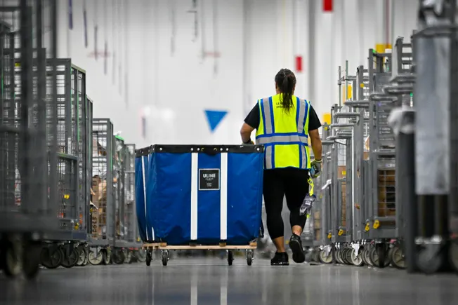 Amazon to temporarily close Florida facility, lay off nearly 500 Amazon to temporarily close Florida facility, lay off nearly 500