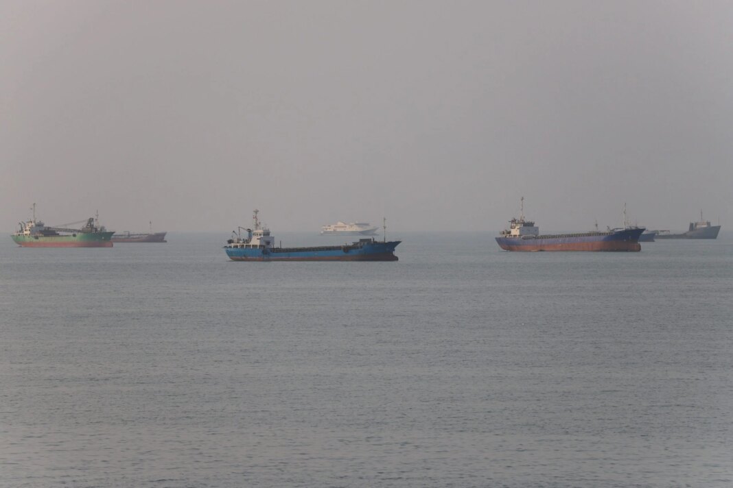 Countries Must Reject Iran Efforts to Control Hormuz, UN Agency Document Says Vessels in the Strait of Hormuz near the beach of Bandar Abbas
