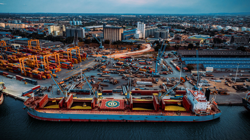 DP World achieves significant reduction in discharge times at Dar es Salaam port DP World Dar es Salaam has delivered record vessel performance at the Port of Dar es Salaam, reducing cargo discharge times by more than 90%.