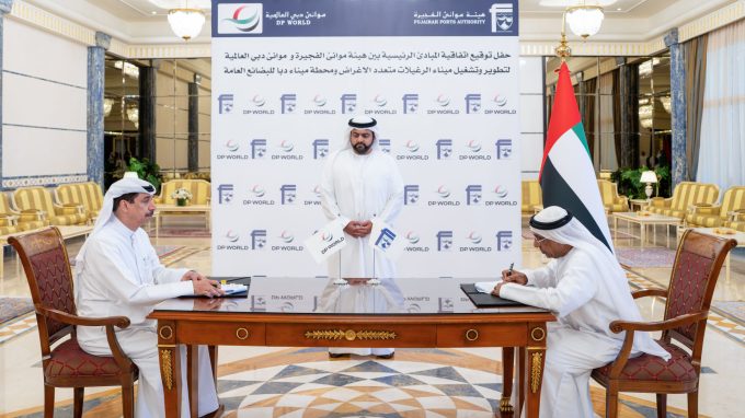DP World signs 50-year concession to develop new UAE terminal outside Hormuz 1920_signing1