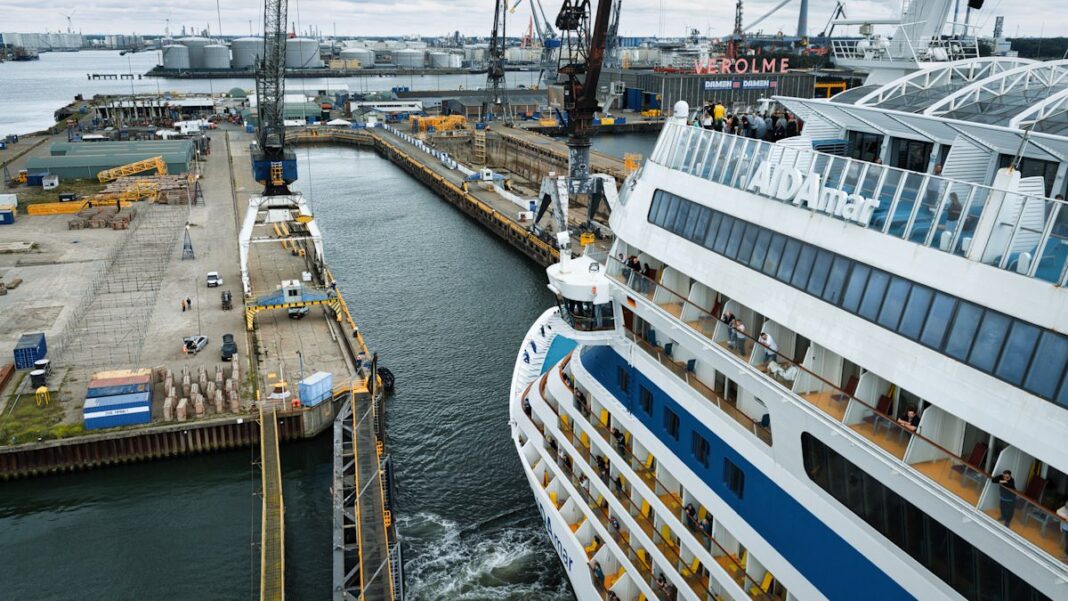 Damen welcomed AIDAmar cruise ship to drydock Damen welcomed AIDAmar cruise ship to drydock