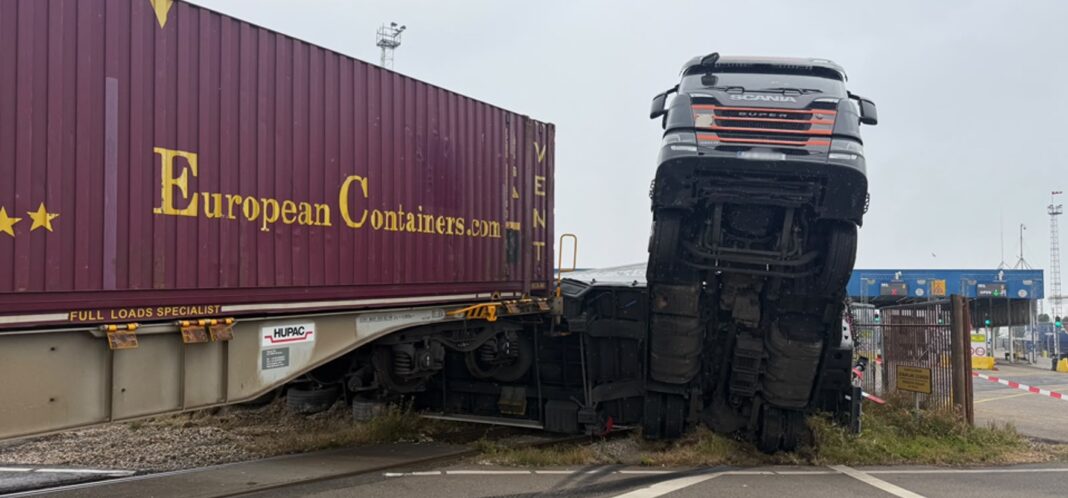Freight train derails in the Rotterdam port Freight train derails in the Rotterdam port