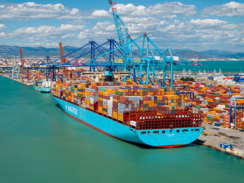 Maersk and Hapag-Lloyd return AE15 service to Suez route
