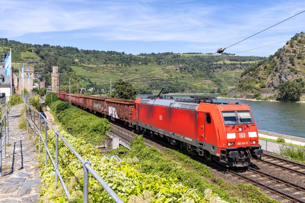 Major renovation work means closure of Rhine railway corridor Major renovation work means closure of Rhine railway corridor