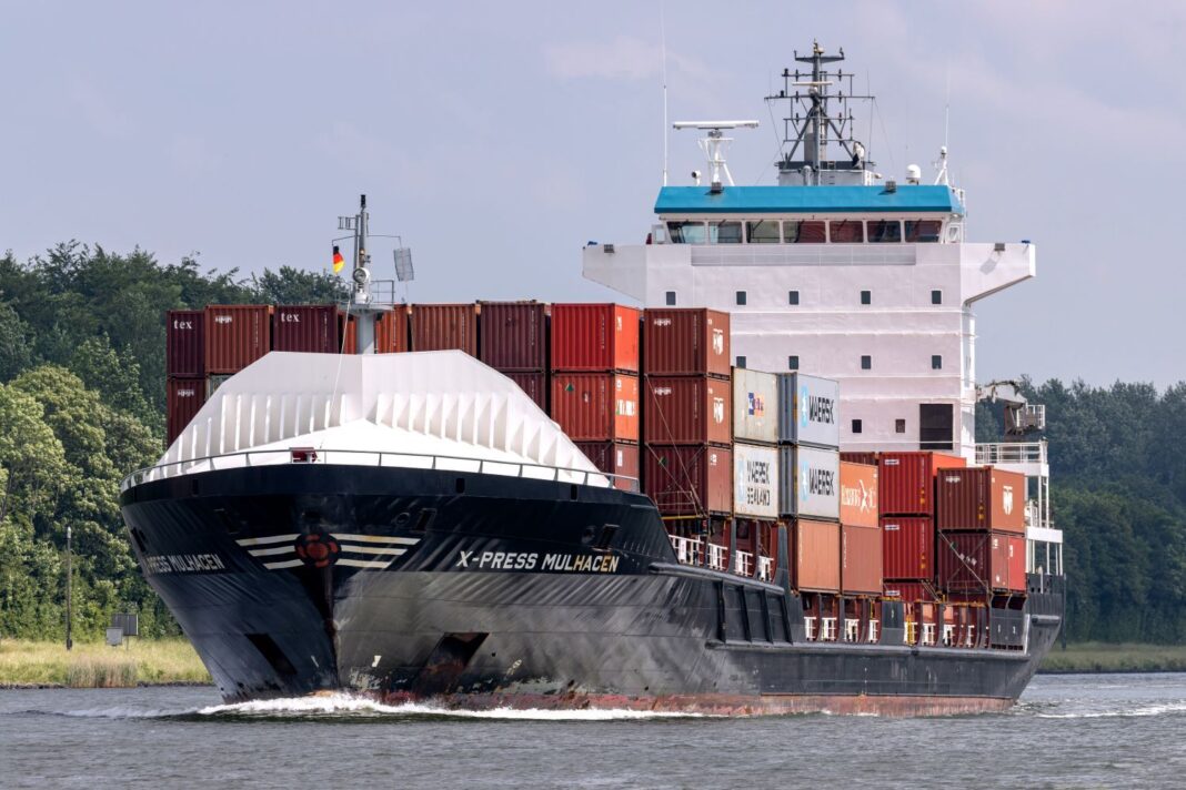 Midsize carriers can pool resources to create alliance of ‘middle powers’ Midsize carriers can pool resources to create alliance of ‘middle powers’