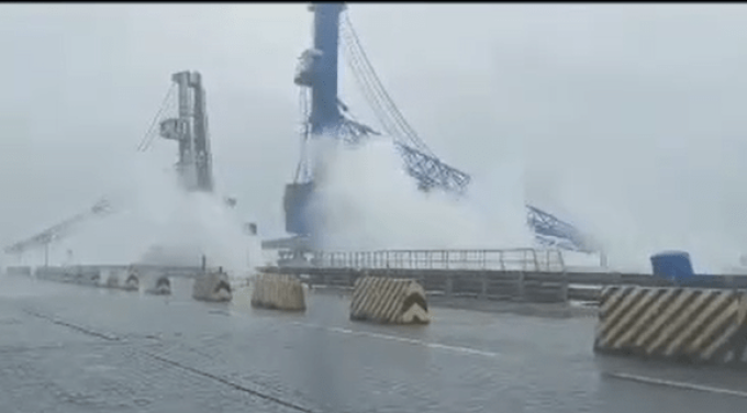 Monsoon storms bring added disruption to India’s west coast ports mundra port bad weather