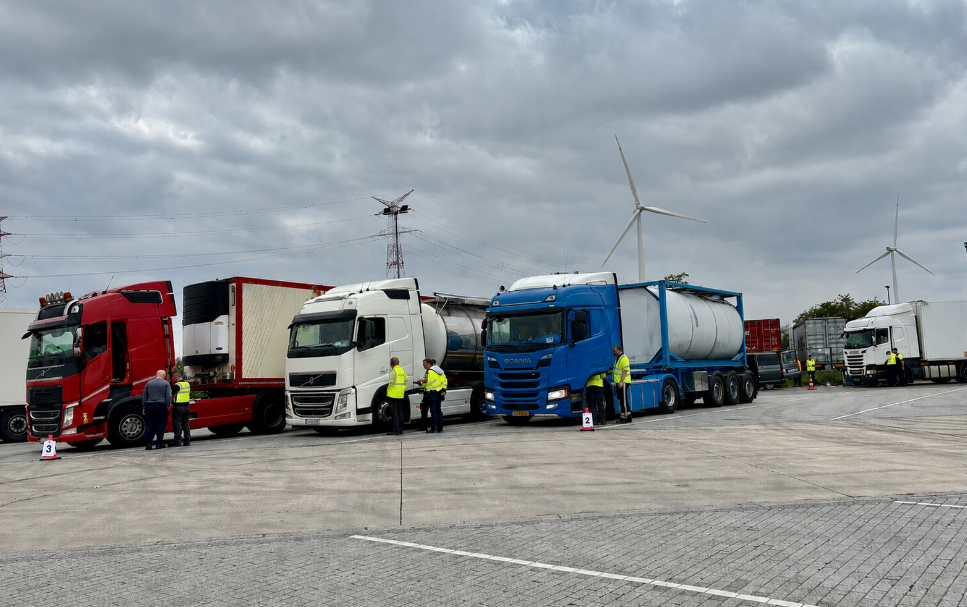 Port of Antwerp-Bruges launches vehicle emissions monitoring campaign The port of Antwerp have launched a series of roadside inspections to identify and remove vehicles with exceptionally high emissions.