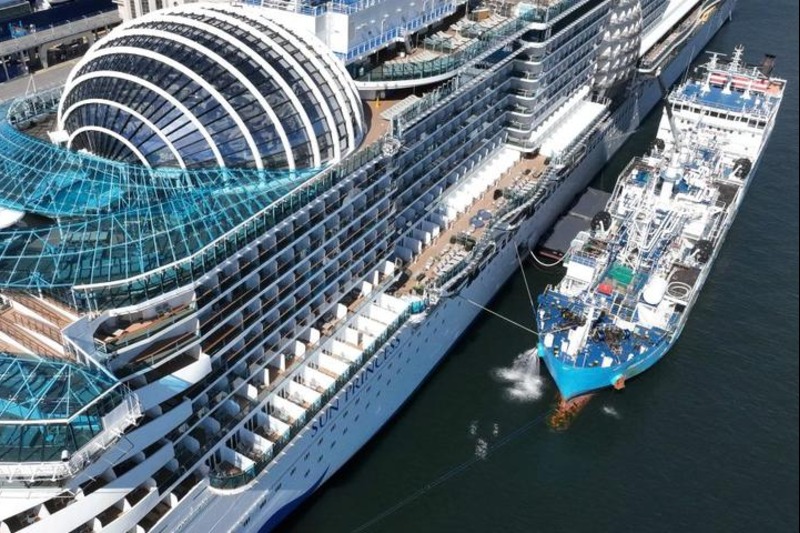 Port of Naples Sees First LNG Ship-to-Ship Bunkering for Sun Princess Sun Princess bunkering